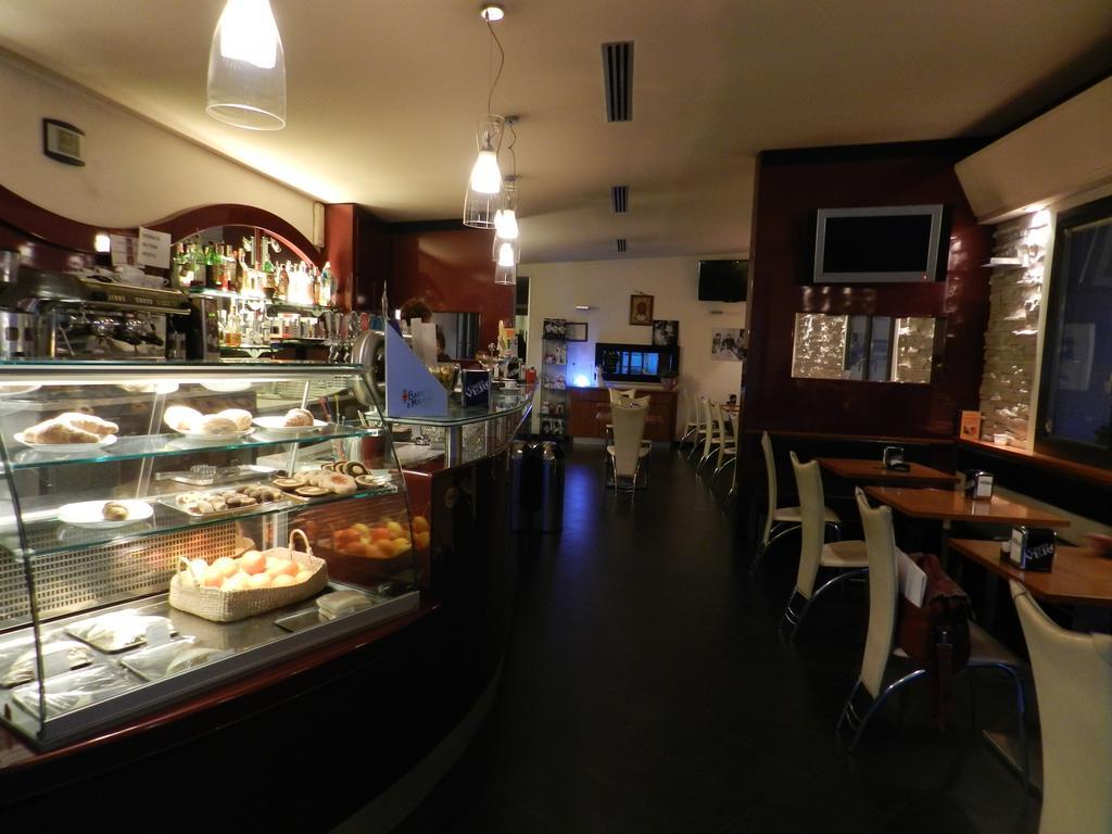 Locanda Trattoria Caffe Cavour Cittadella Exterior photo