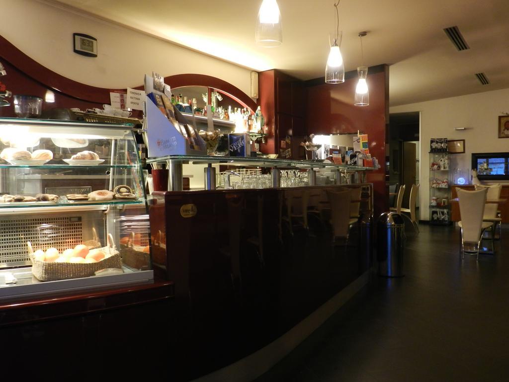 Locanda Trattoria Caffe Cavour Cittadella Exterior photo